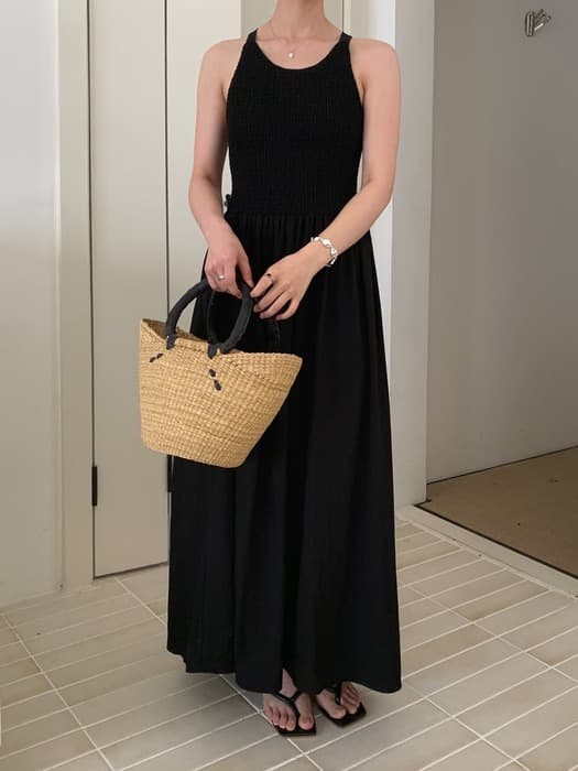 骨格ストレートクロップストラップワンピース
