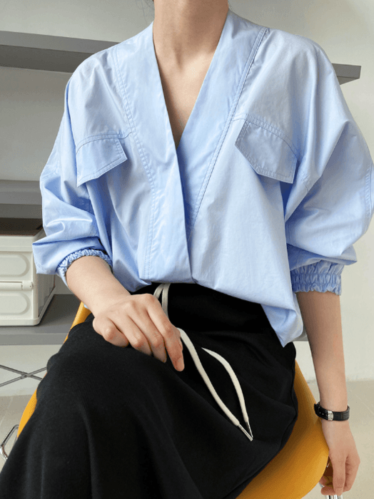 骨格ストレートリラックスフィットVネックトップス