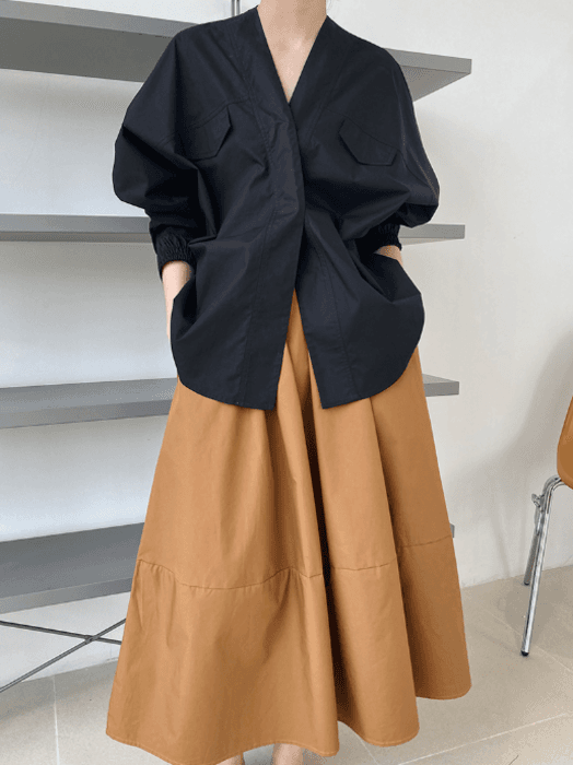 骨格ストレートリラックスフィットVネックトップス