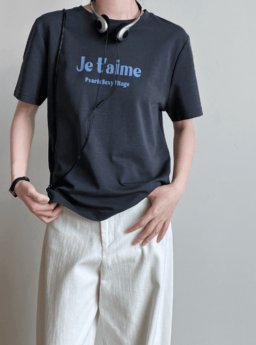 骨格ストレートJe t'aimeプリントTシャツトップス