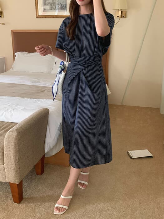 骨格ストレートストライプ柄ウエストマークワンピース