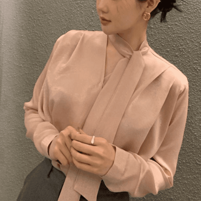 骨格ストレートVラインカシュクールブラウス
