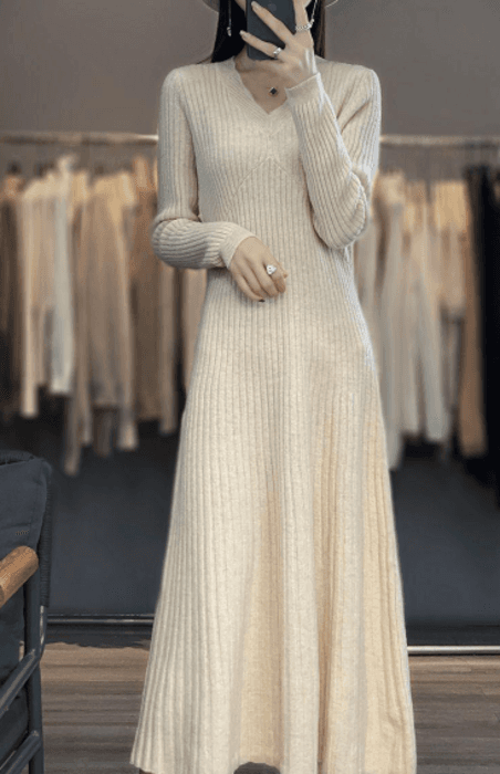 骨格ストレートVネックニットロングワンピース