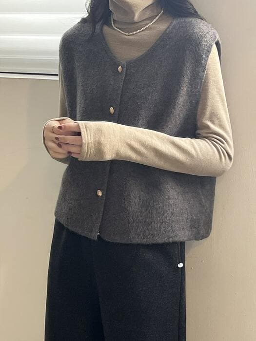 骨格ストレートラウンドネックニットベスト
