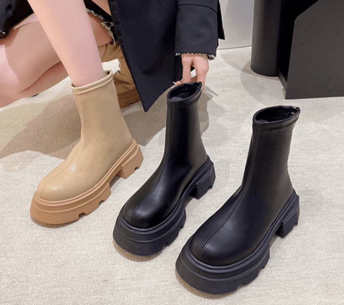 骨格ストレート厚底ミディアム丈タンクソールブーツ