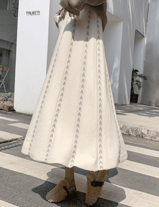 骨格ストレートニットフレアスカート