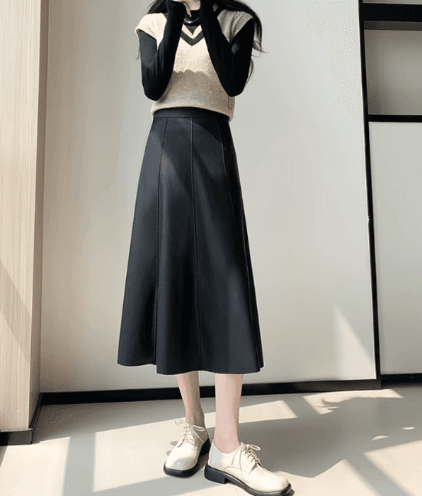 骨格ストレートフェイクレザーフレアスカート