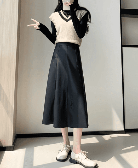 骨格ストレートフェイクレザーフレアスカート