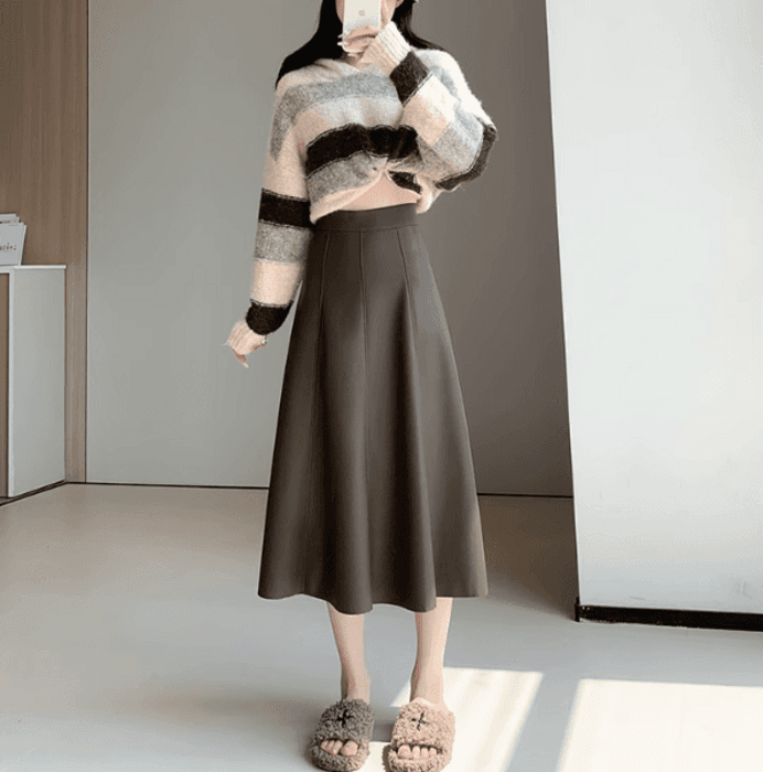 骨格ストレートフェイクレザーフレアスカート