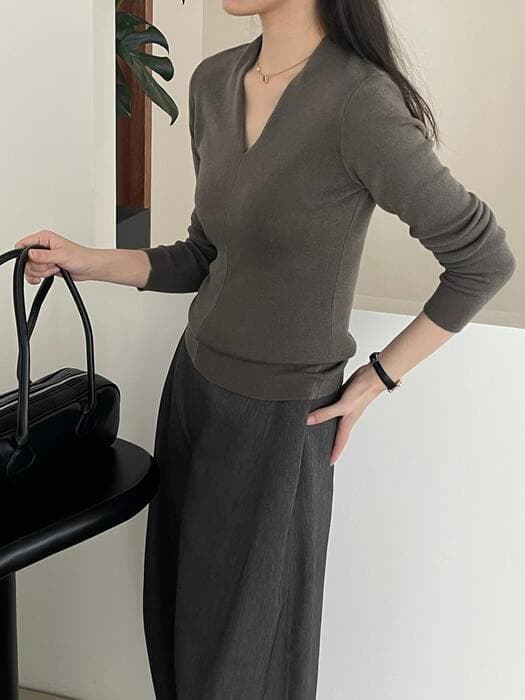 骨格ストレートVネック長袖シンプルニットトップス