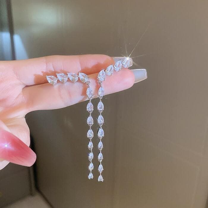骨格ストレートタッセルスウィングピアス