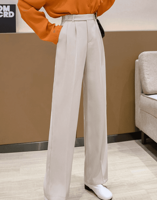 骨格ストレートタック入りセンタープレスストレートパンツ