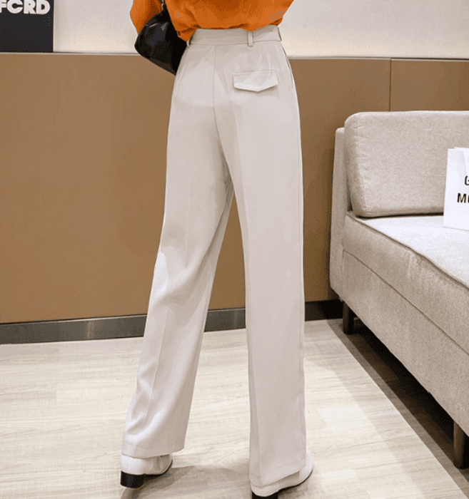 骨格ストレートタック入りセンタープレスストレートパンツ