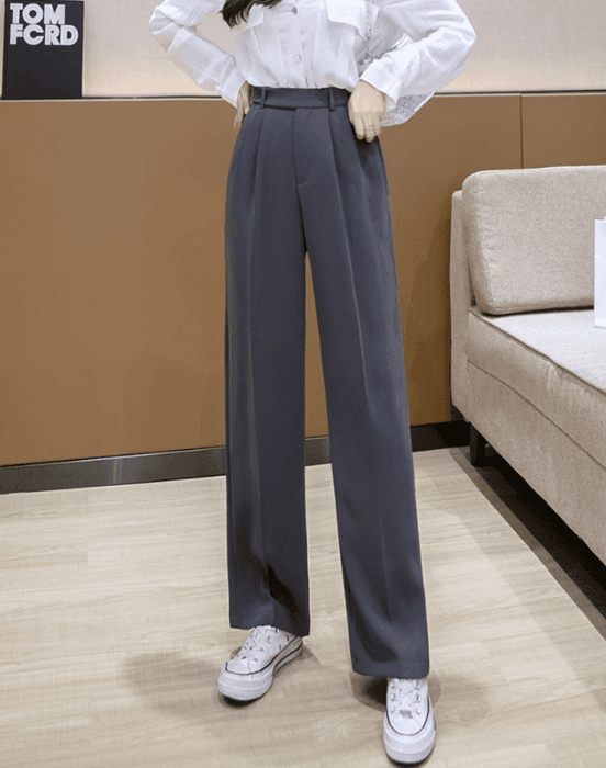 骨格ストレートタック入りセンタープレスストレートパンツ