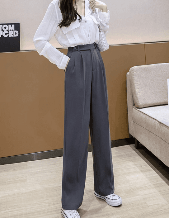 骨格ストレートタック入りセンタープレスストレートパンツ