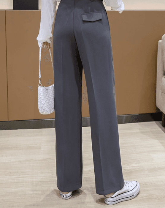 骨格ストレートタック入りセンタープレスストレートパンツ