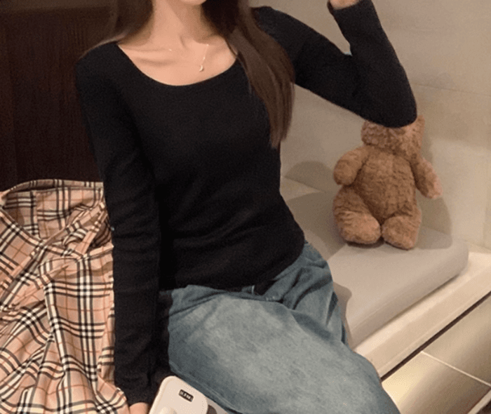骨格ストレート裏起毛Uネックニットトップス