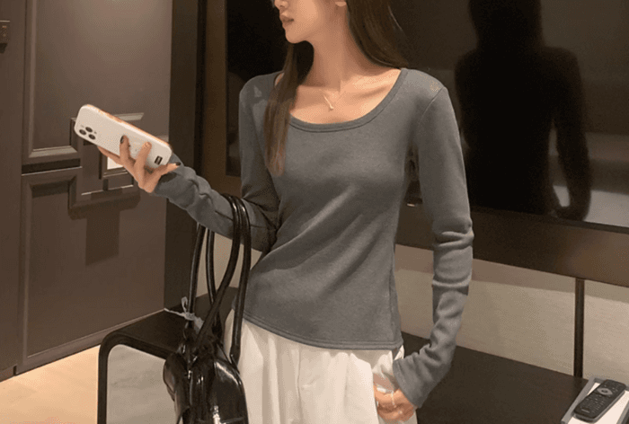 骨格ストレート裏起毛Uネックニットトップス