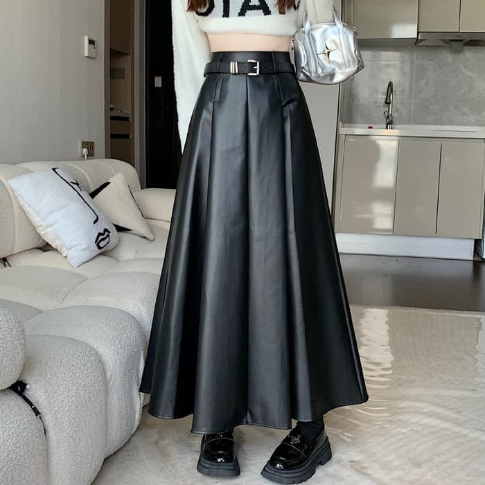 骨格ストレートベルト付きレザーフレアスカート