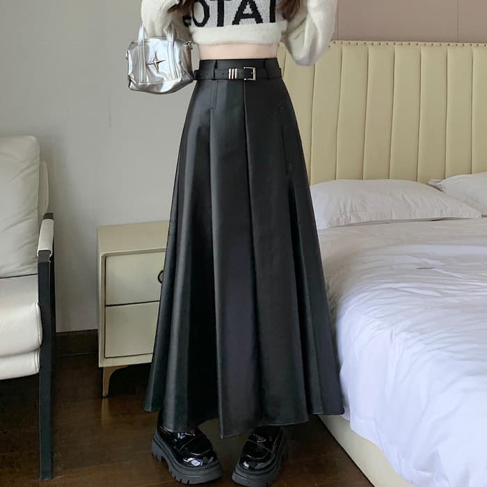 骨格ストレートベルト付きレザーフレアスカート