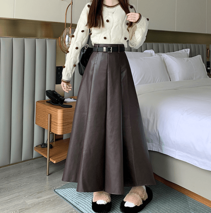 骨格ストレートベルト付きレザーフレアスカート