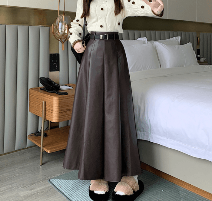 骨格ストレートベルト付きレザーフレアスカート