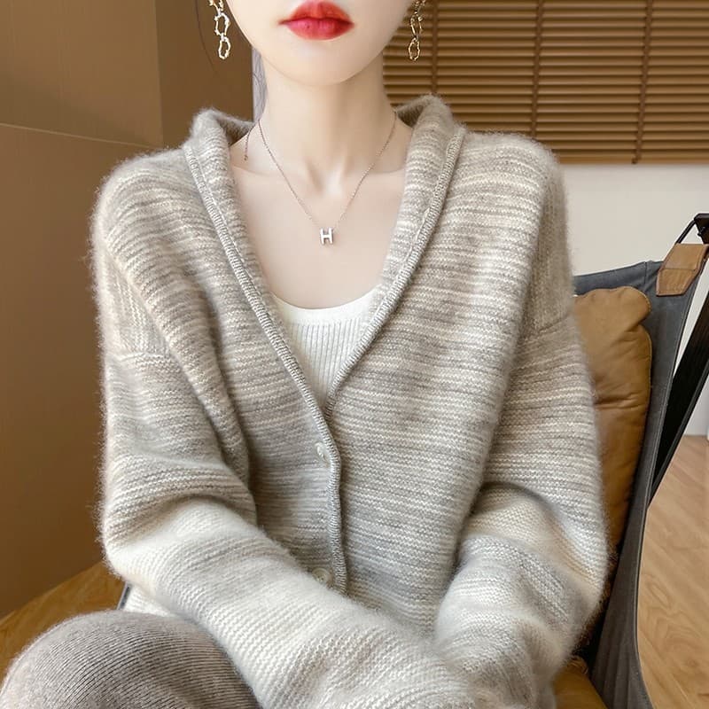 骨格ストレートソフトグラデーションVネックカーディガン