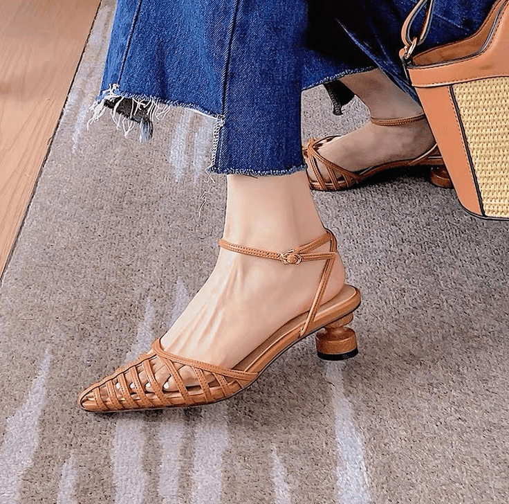 骨格ストレートポインテッドトゥメッシュミュールサンダル